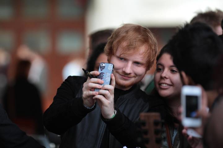 ed sheeran selfie with a fan